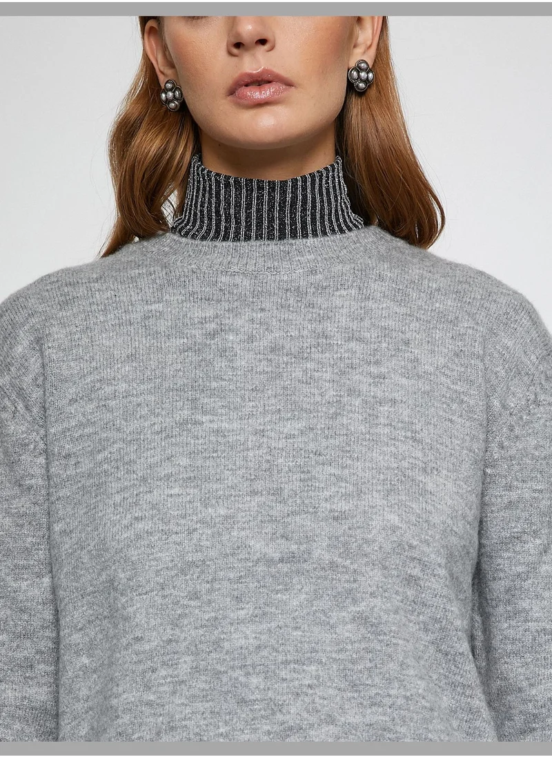 كوتون Silvery Turtleneck Crop Sweater