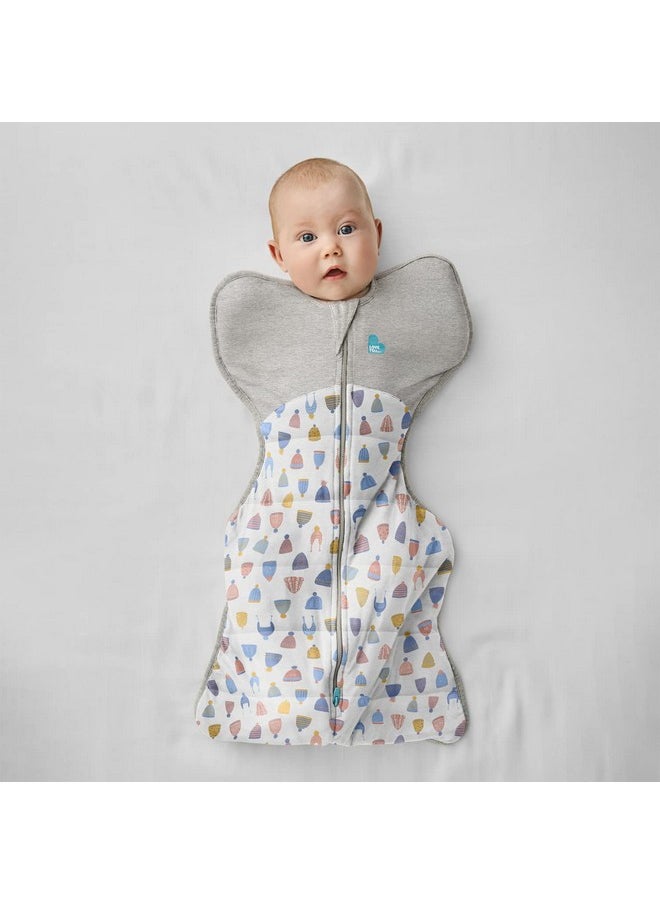 لاف تو دريم بطانية Love to Dream Swaddle UP الدافئة 2.5 TOG، قبعات بيضاء سعيدة، صغيرة، من 8 إلى 13 رطلاً، نوم أفضل بشكل كبير، تسمح للطفل بالنوم في وضعية رفع الذراعين المفضلة لتهدئة نفسه، ملاءمة محكمة تهدئ من ردود الفعل المفاجئة  - Image 2