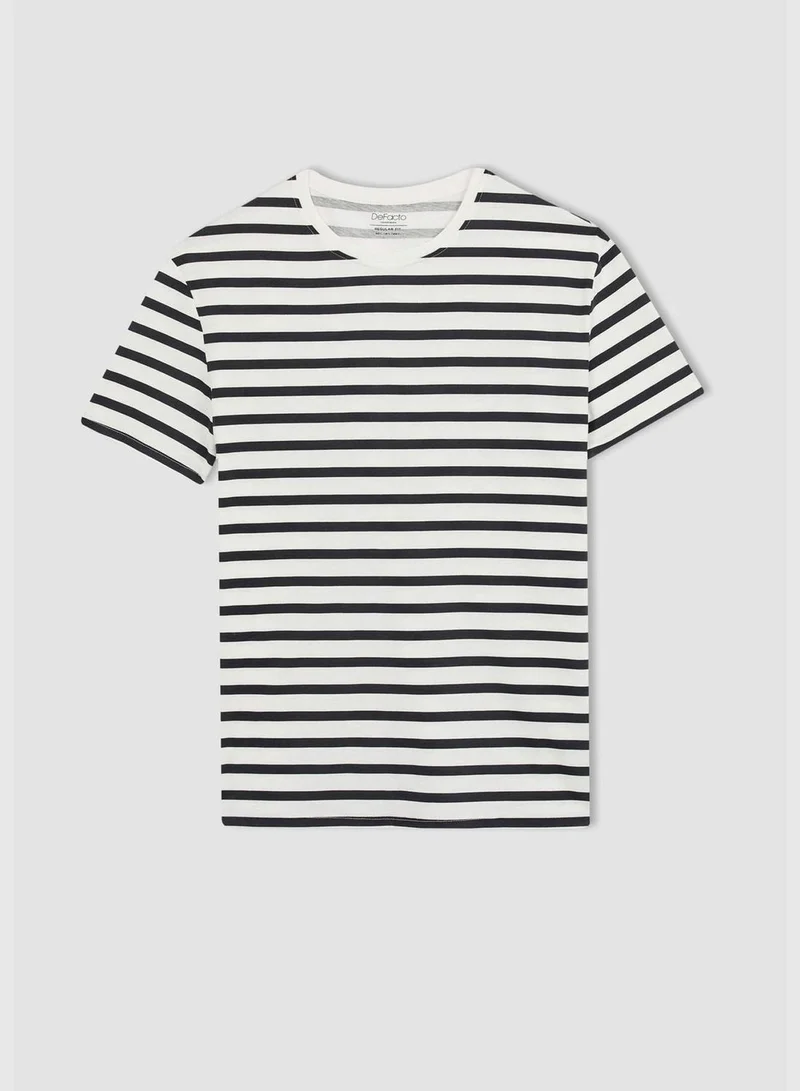 ديفاكتو Man Regular Fit Crew Neck Short Sleeve Knitted T-Shirt