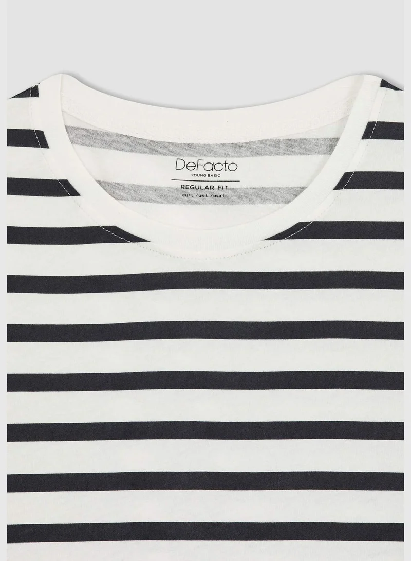 ديفاكتو Man Regular Fit Crew Neck Short Sleeve Knitted T-Shirt