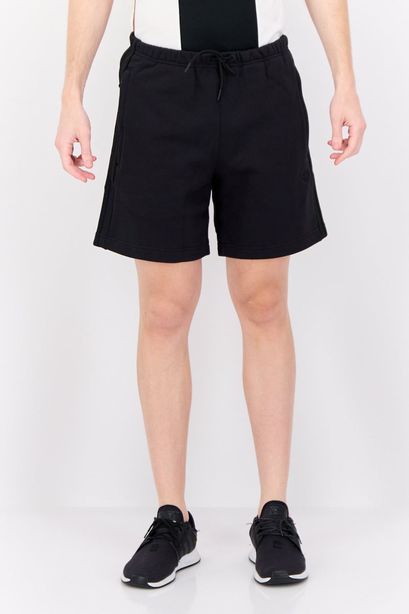 Adidas شورتات تدريب رياضية للرجال بشعار العلامة التجارية، أسود - Image 1