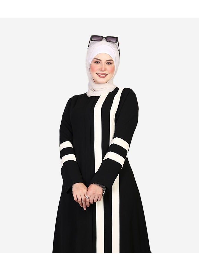 Abaya with stripes on the chest made of Saudi crepe materials - Image 4