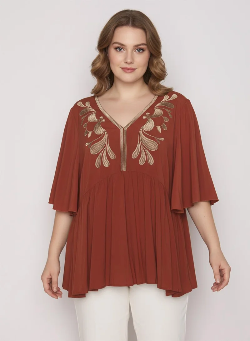 جينجر بلس V Neck Boho Embroidered Top