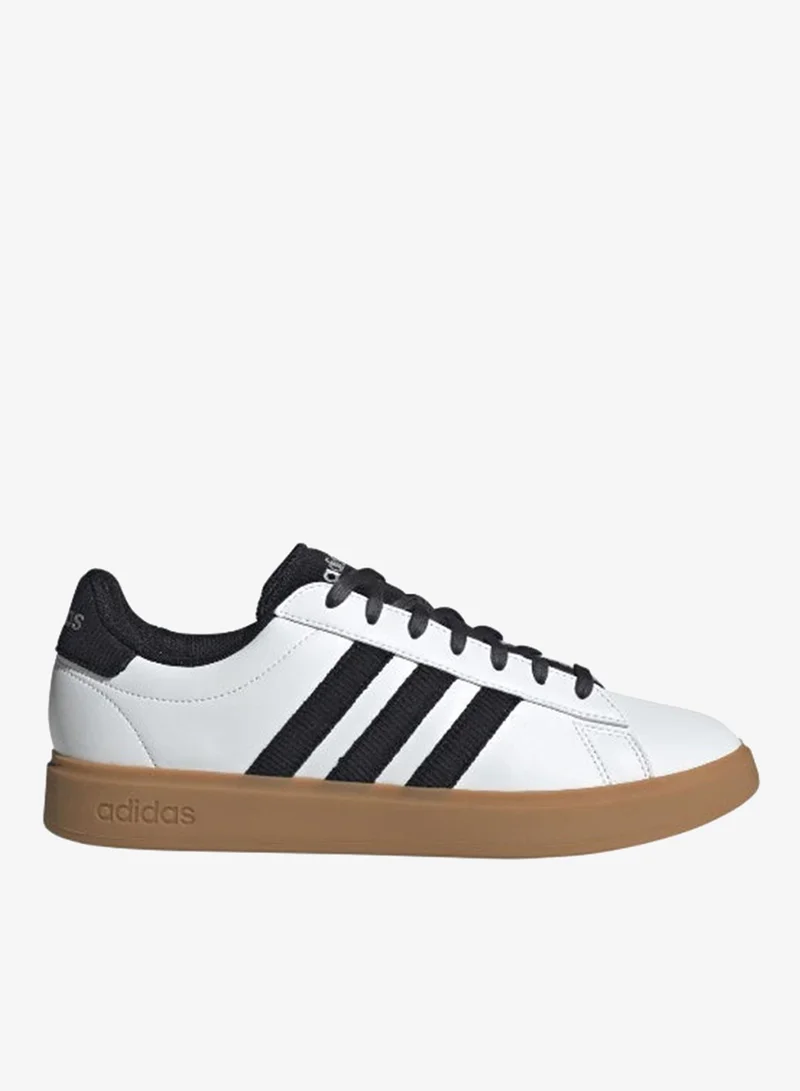 اديداس جراند كورت 2.0 أحذية رياضية بيضاء 6