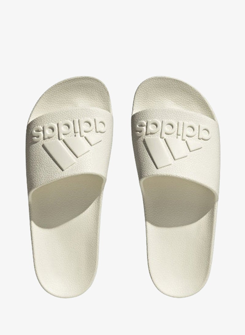 اديداس أديليت أكوا يو صنادل رياضية بيضاء للجنسين - Image 1