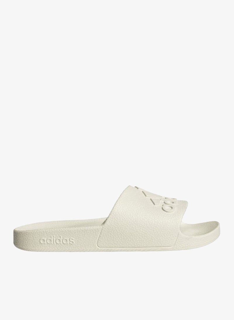 اديداس أديليت أكوا يو صنادل رياضية بيضاء للجنسين - Image 2