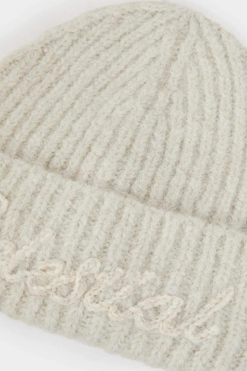 ديفاكتو Woman Embroidered Beanie