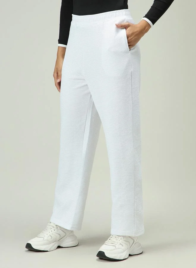 أوجيدر بنطال سادة بتفاصيل بارزة الملمس