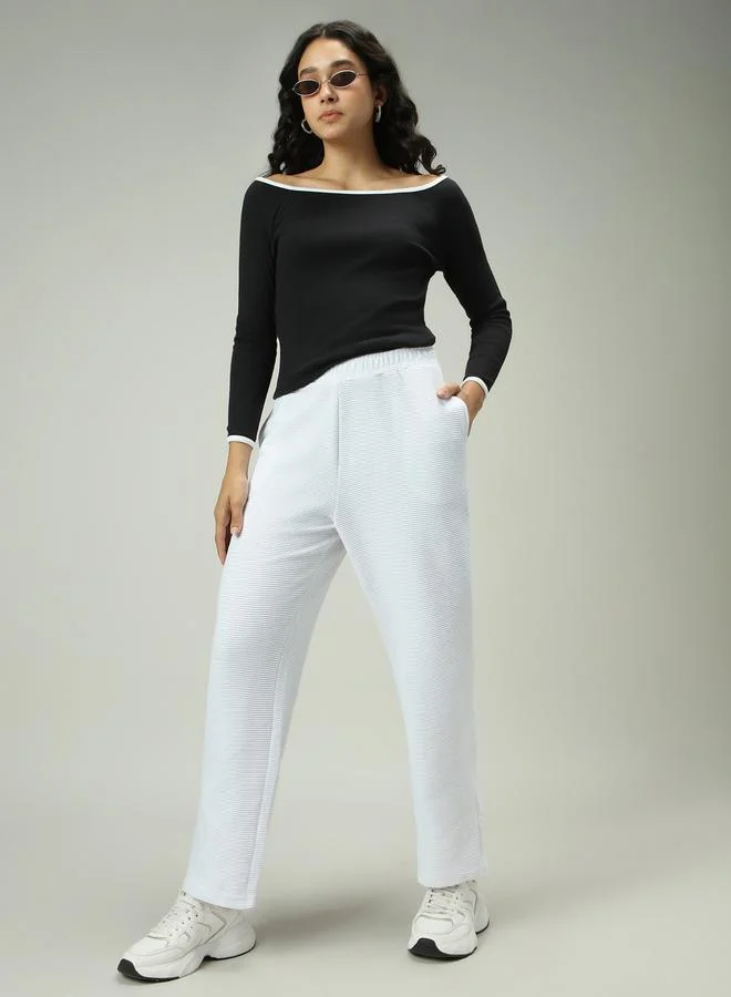 أوجيدر بنطال سادة بتفاصيل بارزة الملمس