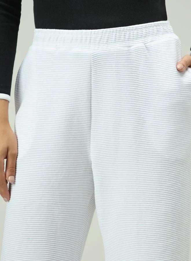 أوجيدر بنطال سادة بتفاصيل بارزة الملمس