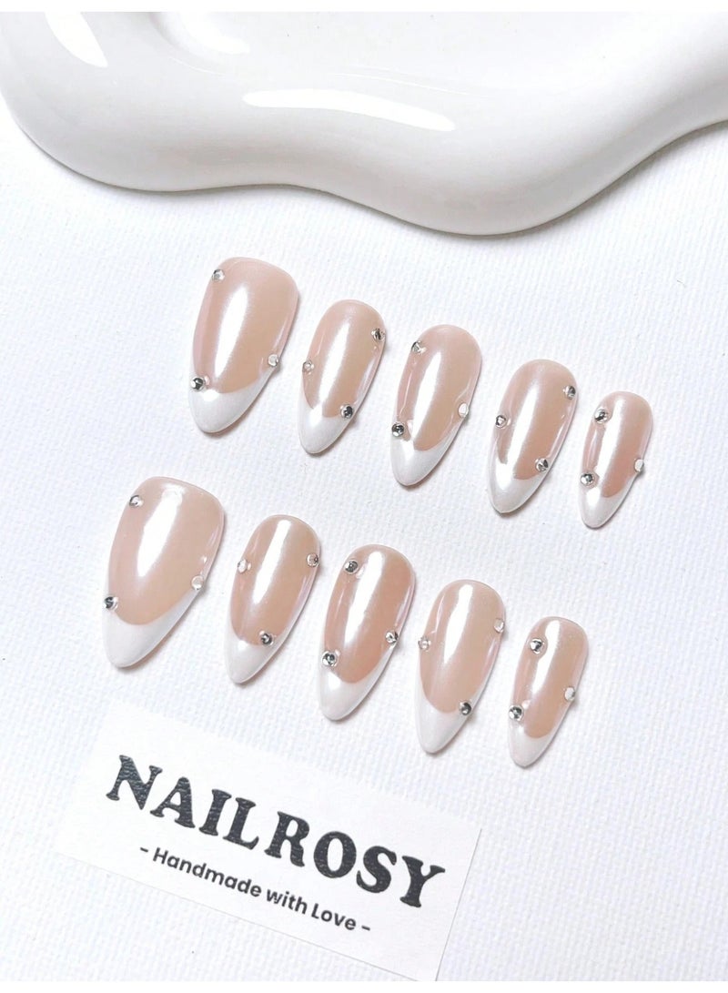 أظافر تركيب 10 قطع طويلة باللون الأبيض اللؤلؤي مزينة بكريستال - Image 3