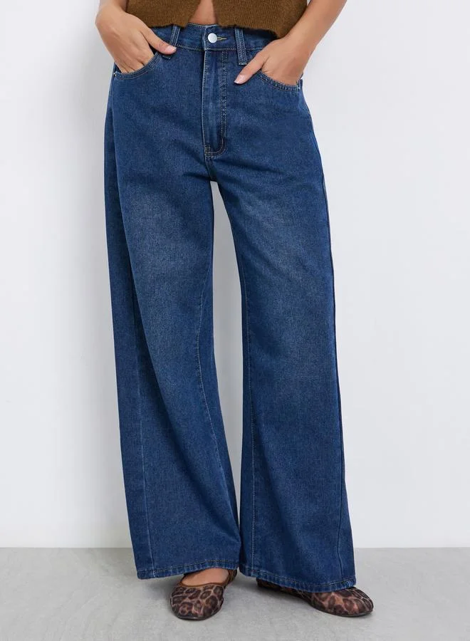 ستايلي جينز بأرجل واسعة وخصر عالي