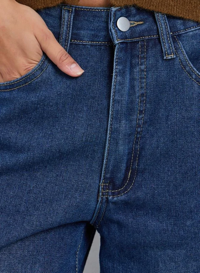 ستايلي جينز بأرجل واسعة وخصر عالي