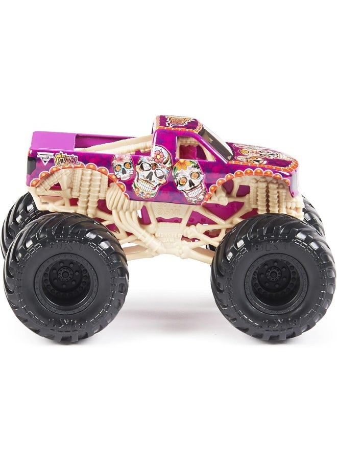 Spin Master LTD. - Monster Jam Set of 2 Grave Digger Cars vs. Skull 1:64 Scale - Image 1