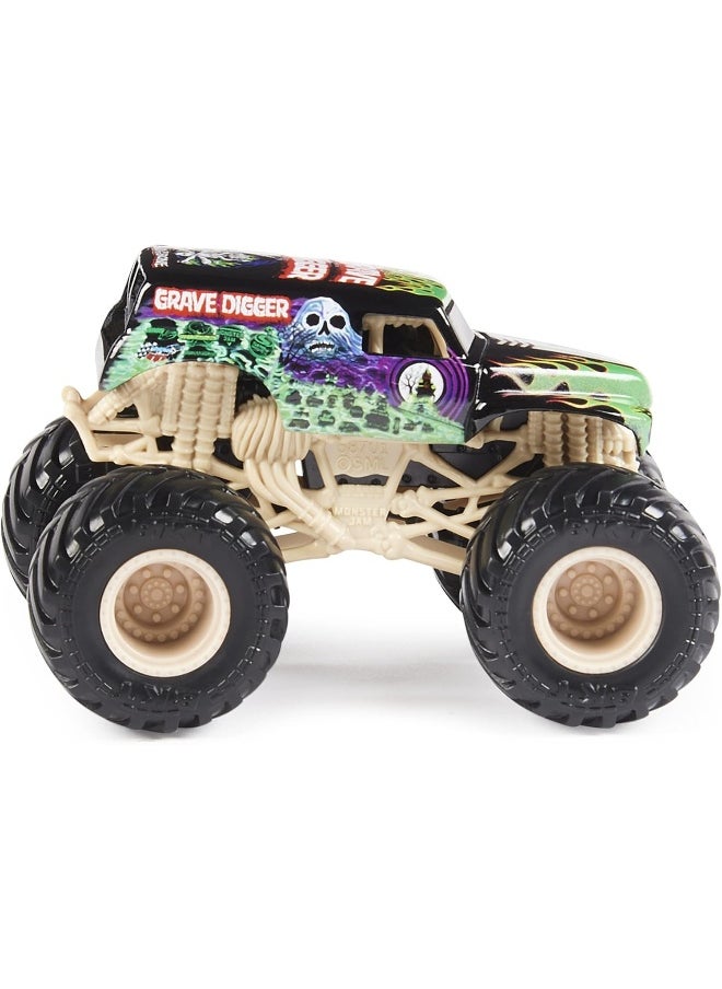 Spin Master LTD. - Monster Jam Set of 2 Grave Digger Cars vs. Skull 1:64 Scale - Image 1