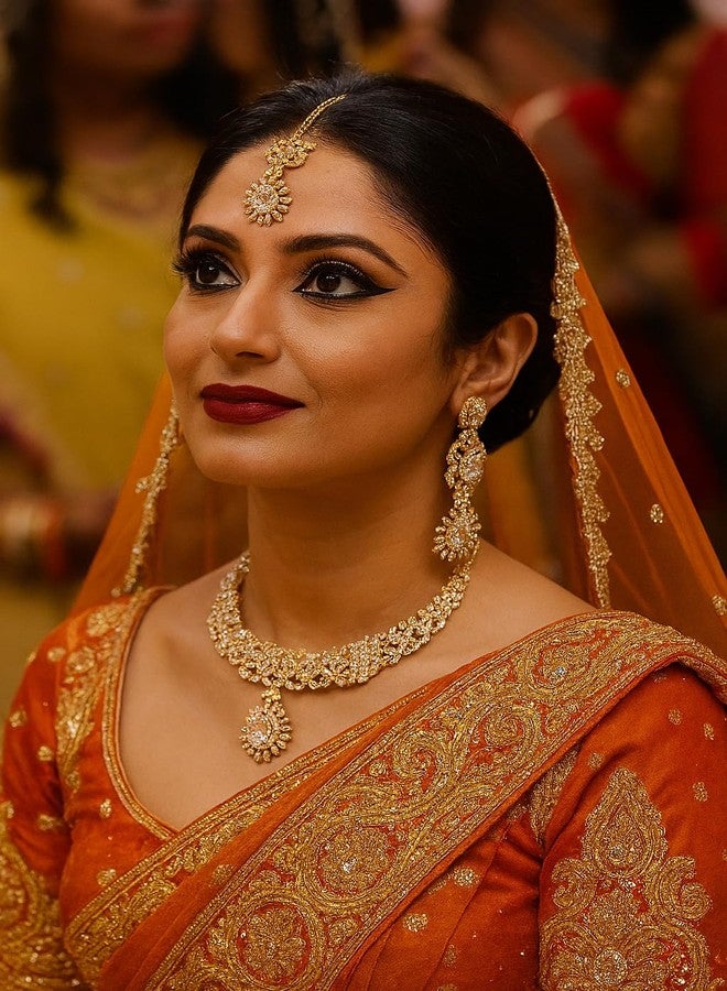 تتش ستون أطقم مجوهرات هندية من تاتشستون للنساء، مناسبة لحفلات الزفاف، تتضمن قلادة كوندان ذهبية، وأقراط تقليدية، وتيكا، وأحجار الراين الكريستالية البيضاء، وإكسسوارات أنيقة، وقلادة كوندان ذهبية، وأقراط تقليدية، وتيكا، وإكسسوارات أنيقة، وإكسسوارات مستوحاة من بوليوود. هدية مثالية للضيوف، وزي العروس، وإكسسوارات حفلات التخرج. - Image 4