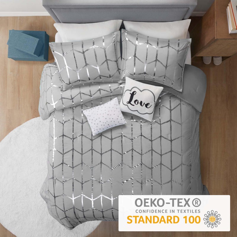 Intelligent Design - ID10-1245 Raina Comforter Set Metallic Print Geometric Design, Modern Trendy All Season Bedding Set, Matching Sham, Decorative Pillow, Grey/Silver, King/Cal King, 5 Piece - Image 3