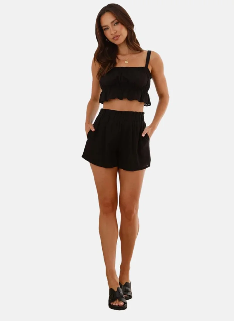 يونيكي Black Shoulder Strap Solid Crop Top With Shorts