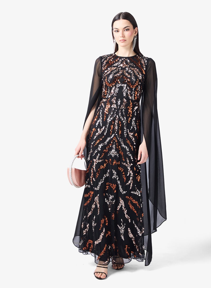 اميليا روز فستان ماكسي بأكمام واسعة مزينة - Image 4