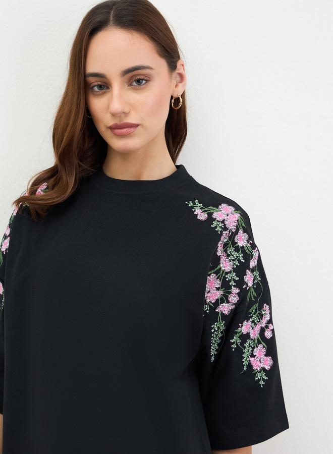 Styli Black Floral Embroidered Oversized T-Shirt - Image 4