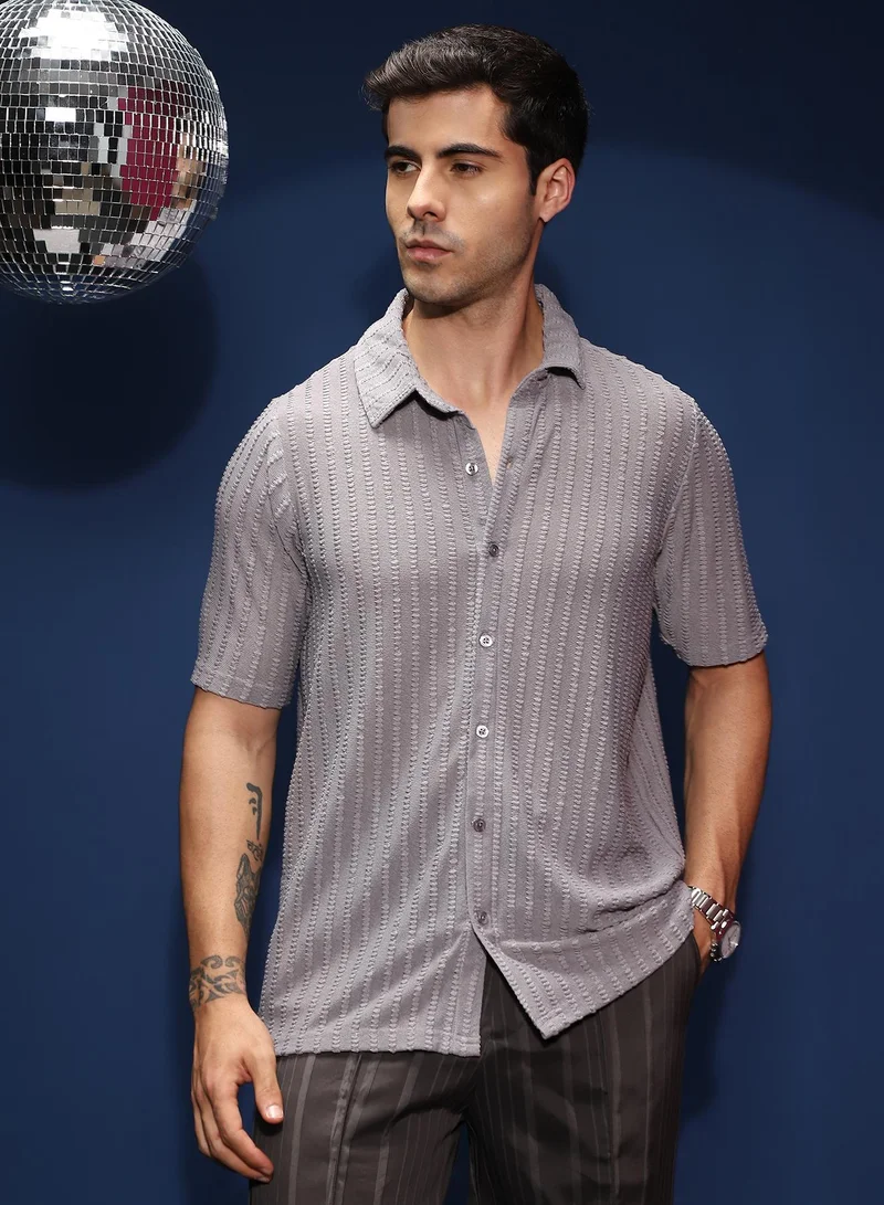 Campus Sutra Men's Onyx Black Grid-Tactile Shirt For Casual Wear | Spread Collar | Long Cuffed Sleeves | Button Closure | Shirt Shirt Crafted With Comfort Fit For Everyday Wear