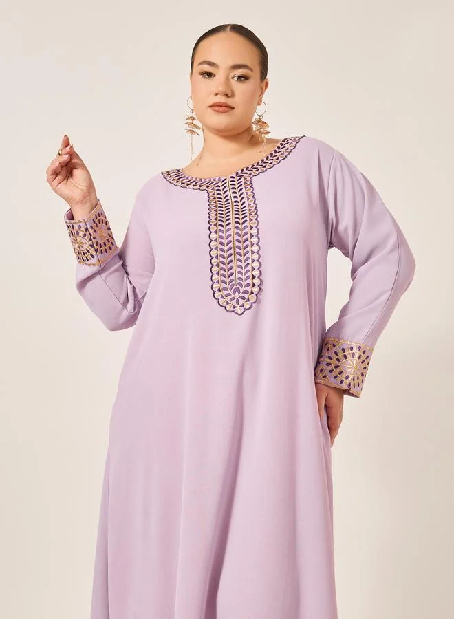 Styli Styli Plus Size Embroidered Round Neck Jalabiya