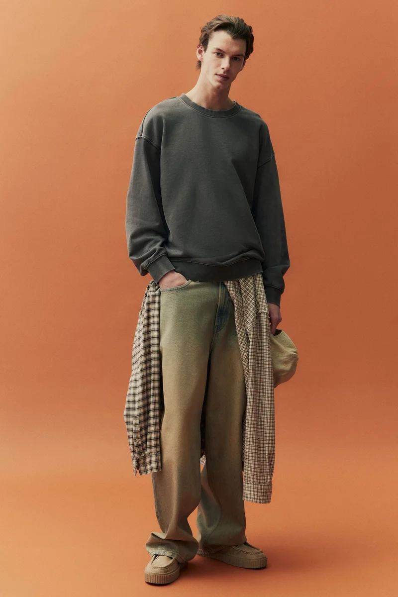 اتش اند ام سويت شيرت مكحوت بقصّة فضفاضة