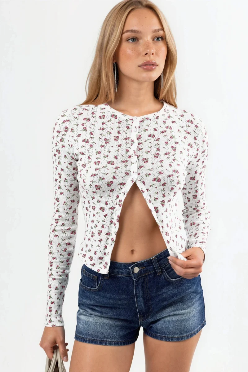 بوسيم BUSEM Floral Ribbed Crop Blouse with Button Closure