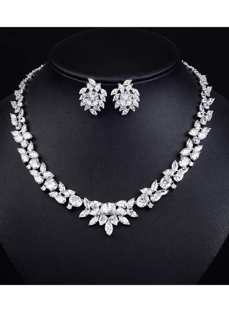 جولاري طقم عقد وأقراط فضي - Image 1