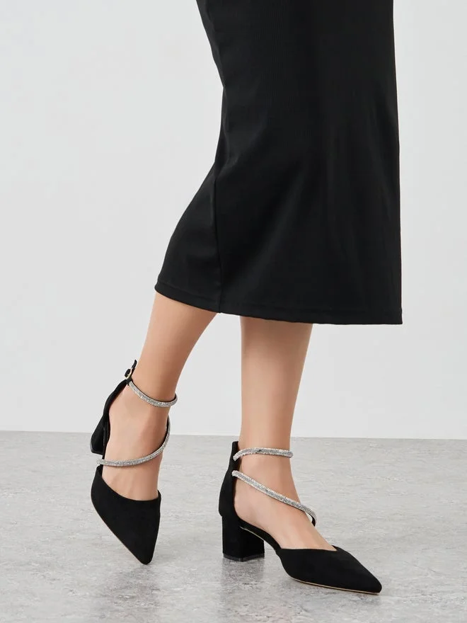 سنيك ايه بيك حذاء بكعب عريض بحزام كاحل من جلد الغزال بحجر الراين