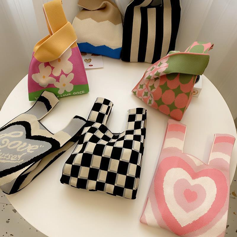 Women's Knitted Shoulder Bag, Trendy Floral Design - Image 1
