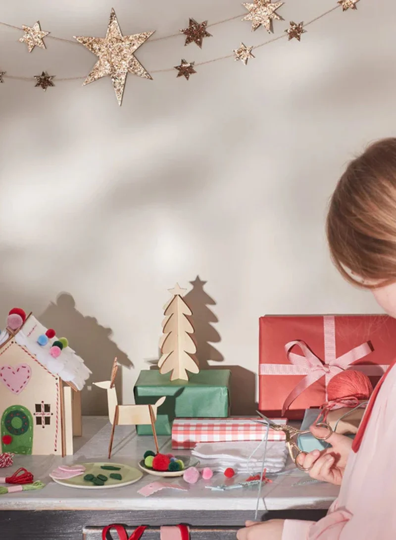 ميري ميري Wooden Gingerbread House Kit