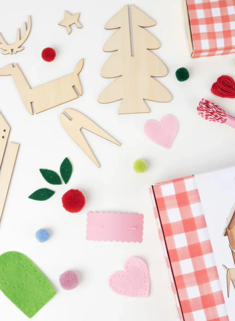 ميري ميري Wooden Gingerbread House Kit