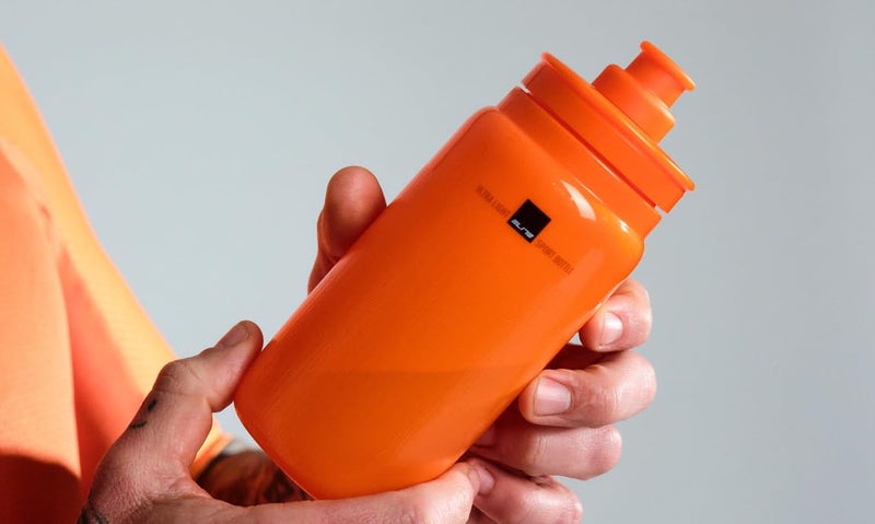 Elite Elite Fly 550ml Water Bottle  Beige with Tex Grip - Ultra-Lightweight and Ergonomic for Cyclist - Image 2