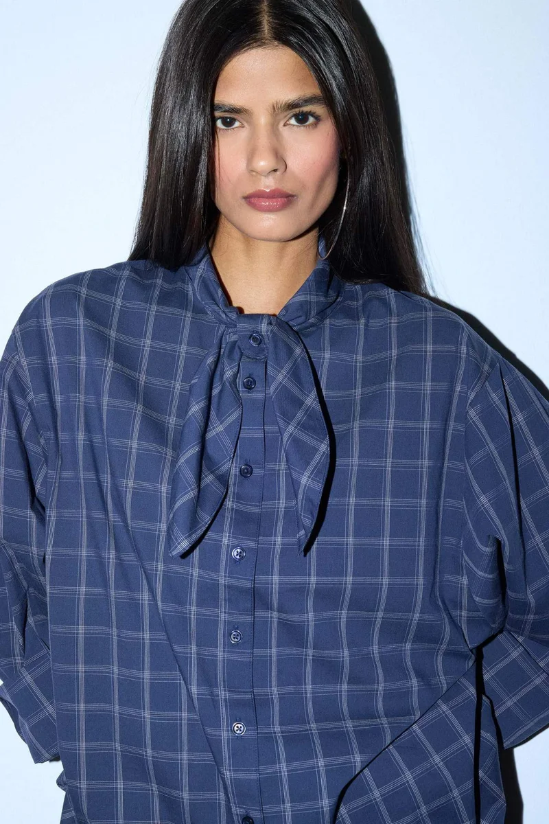 ديفاكتو Oversize Fit Scarf Collar Checked Poplin Shirt