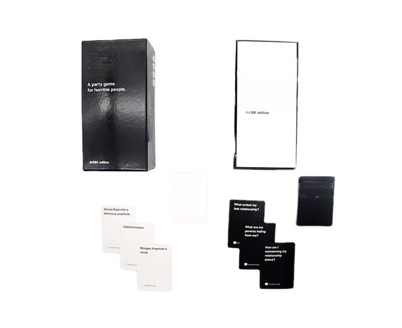 كاردس أجينست هيومانتي حزمة البداية للنسخة الأسترالية من Cards Against Humanity - 460 بطاقة بيضاء و90 بطاقة سوداء - لعبة لـ 3 إلى 20 لاعبًا فأكثر من سن 17 عامًا وما فوق - Image 1