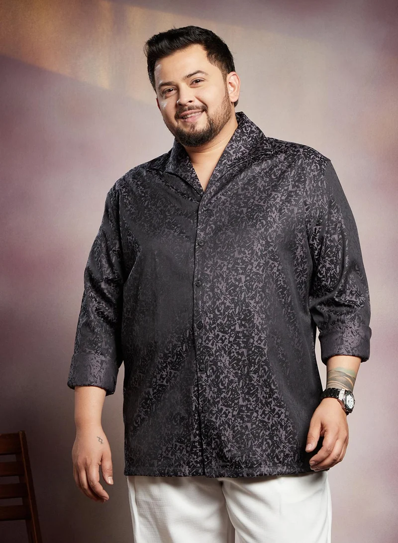 انستافاب بلس قميص رجالي مقاس كبير بطبعة رذاذ أسود ليلي بياقة ممتدة وأكمام طويلة بأزرار