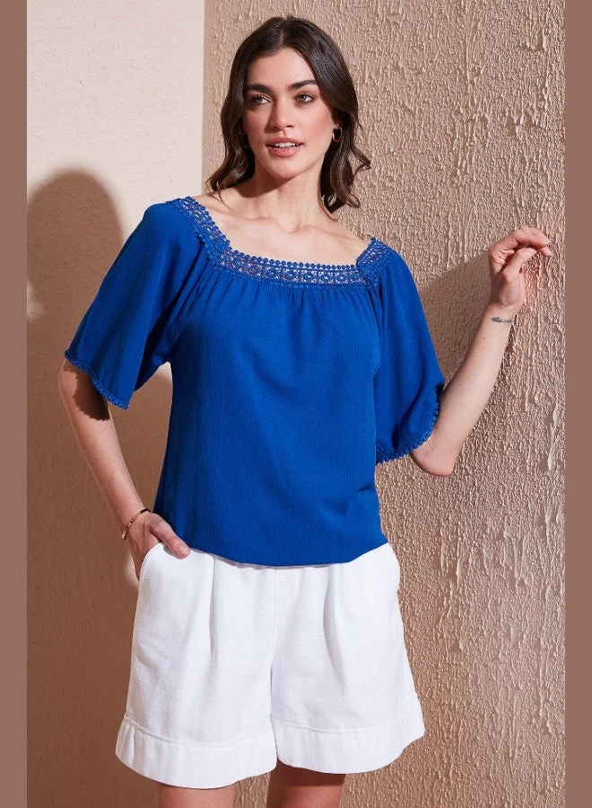 ليلا بلوزة ليلى دانتيل بقصة عادية وياقة مربعة للنساء