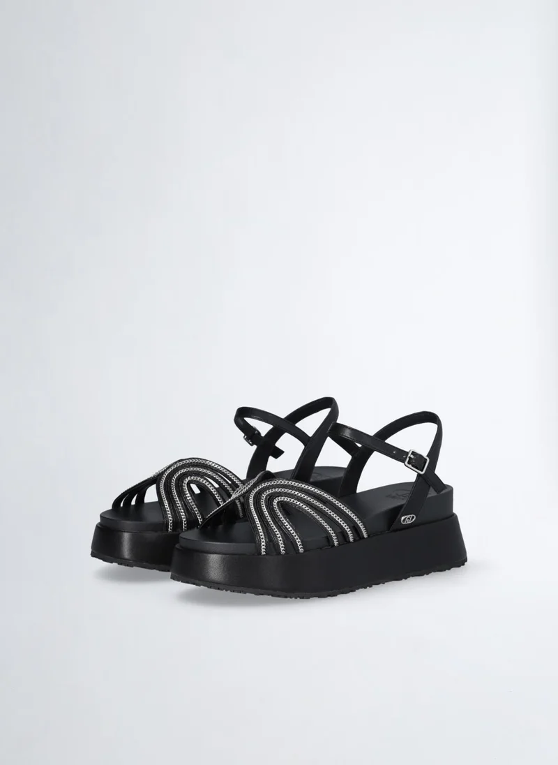 ليو جو صندل بكعب سميك بتفاصيل سلسلة