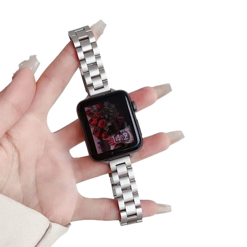 سوار ساعة ذكية سوار معدني من الستانلس ستيل متوافق باللون فضي قابل للتعديل مع Apple Watch 38/40/41/42/44/45/49mm بملاءمة قابلة للتعديل وحزام بديل بتصميم معدني أنيق - Image 1
