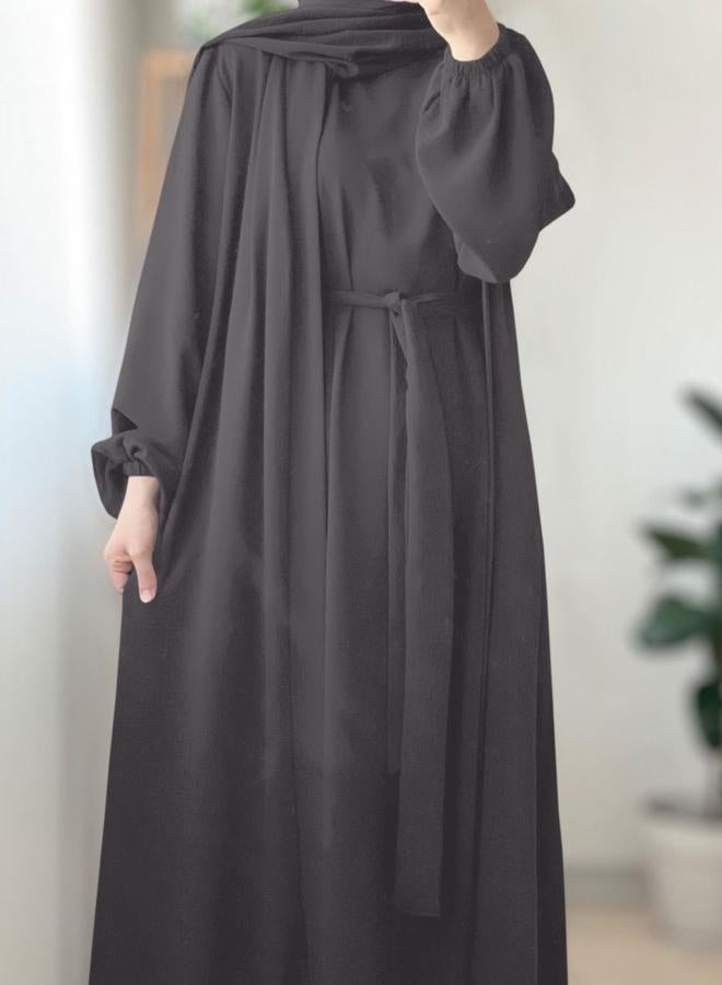 عباية نسائية مفتوحة من الأمام بأكمام طويلة مع فستان داخلي