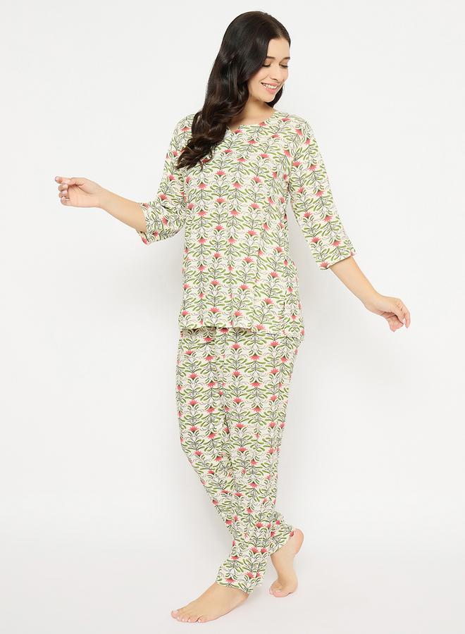 كلوفيا طقم بيجاما وبلوزة برقبة على شكل  بطبعة شاملة من كلوفيا - Image 3