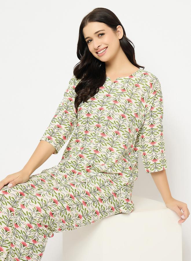 كلوفيا طقم بيجاما وبلوزة برقبة على شكل  بطبعة شاملة من كلوفيا - Image 1