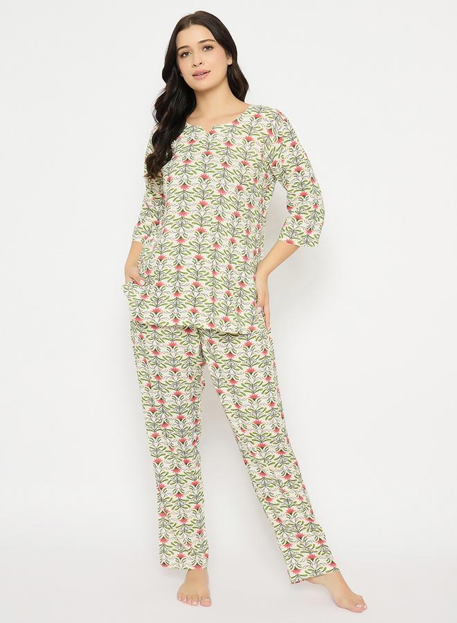 كلوفيا طقم بيجاما وبلوزة برقبة على شكل  بطبعة شاملة من كلوفيا - Image 2