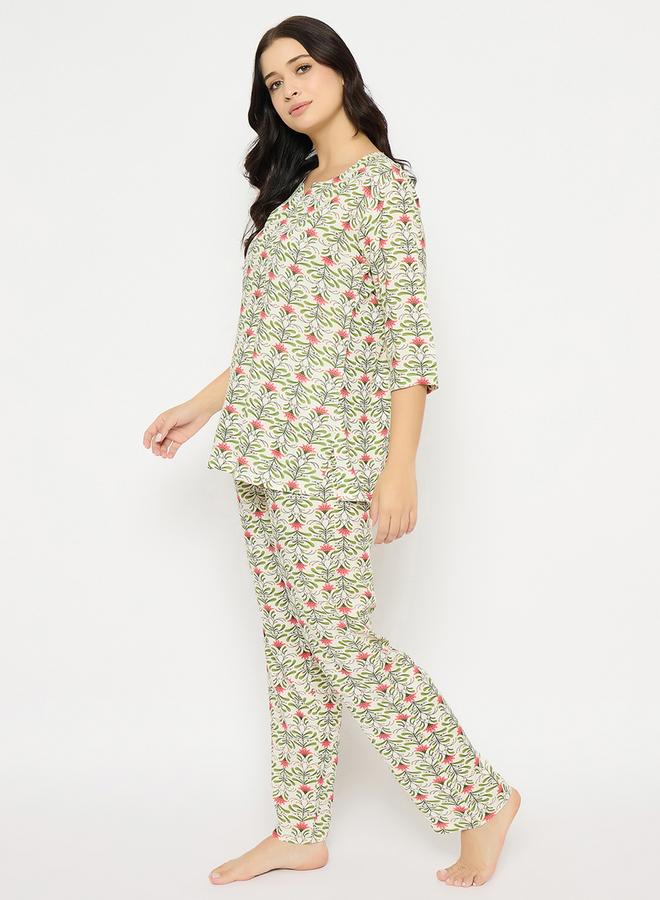 كلوفيا طقم بيجاما وبلوزة برقبة على شكل  بطبعة شاملة من كلوفيا - Image 4