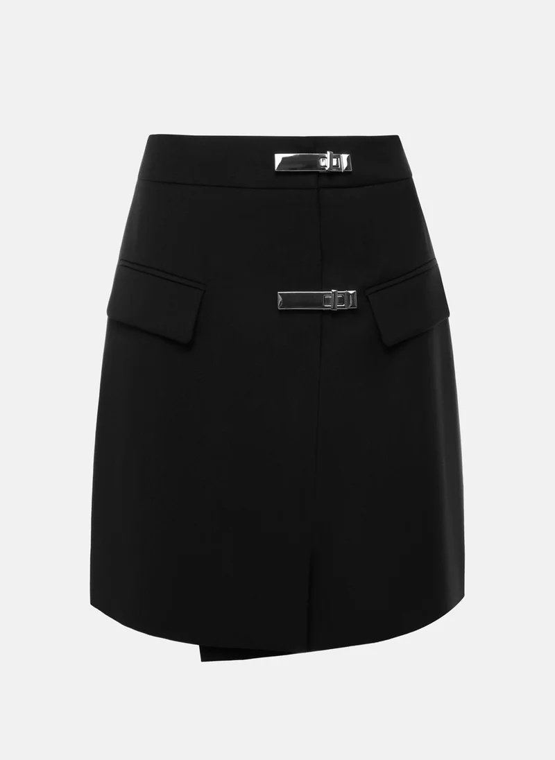 ليتشي تنورة قصيرة ملفوفة بمشبك قُفْل دائري