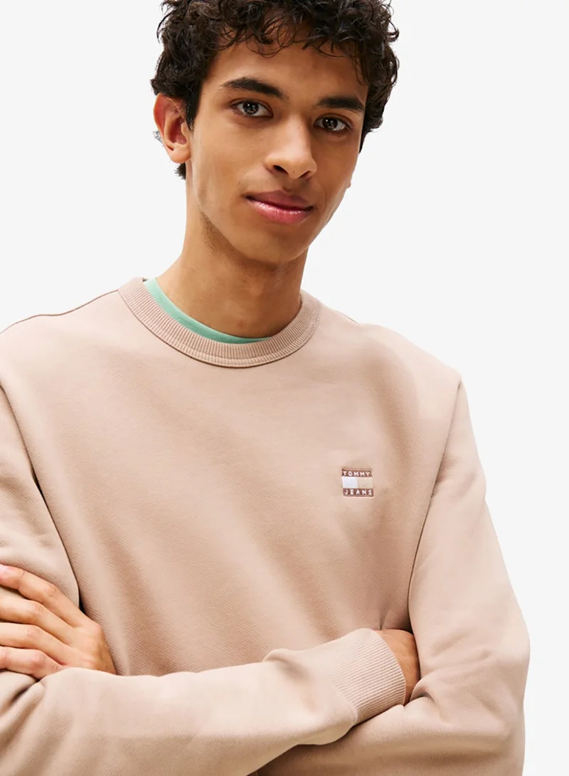 TOMMY JEANS Badge Crew Regular Fit Pullover Sweatshirt