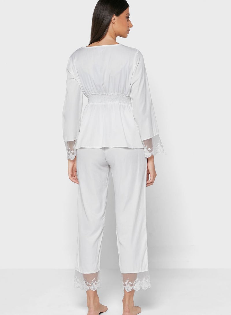 خزانة طقم بيجاما بحواف دانتيل - Image 2