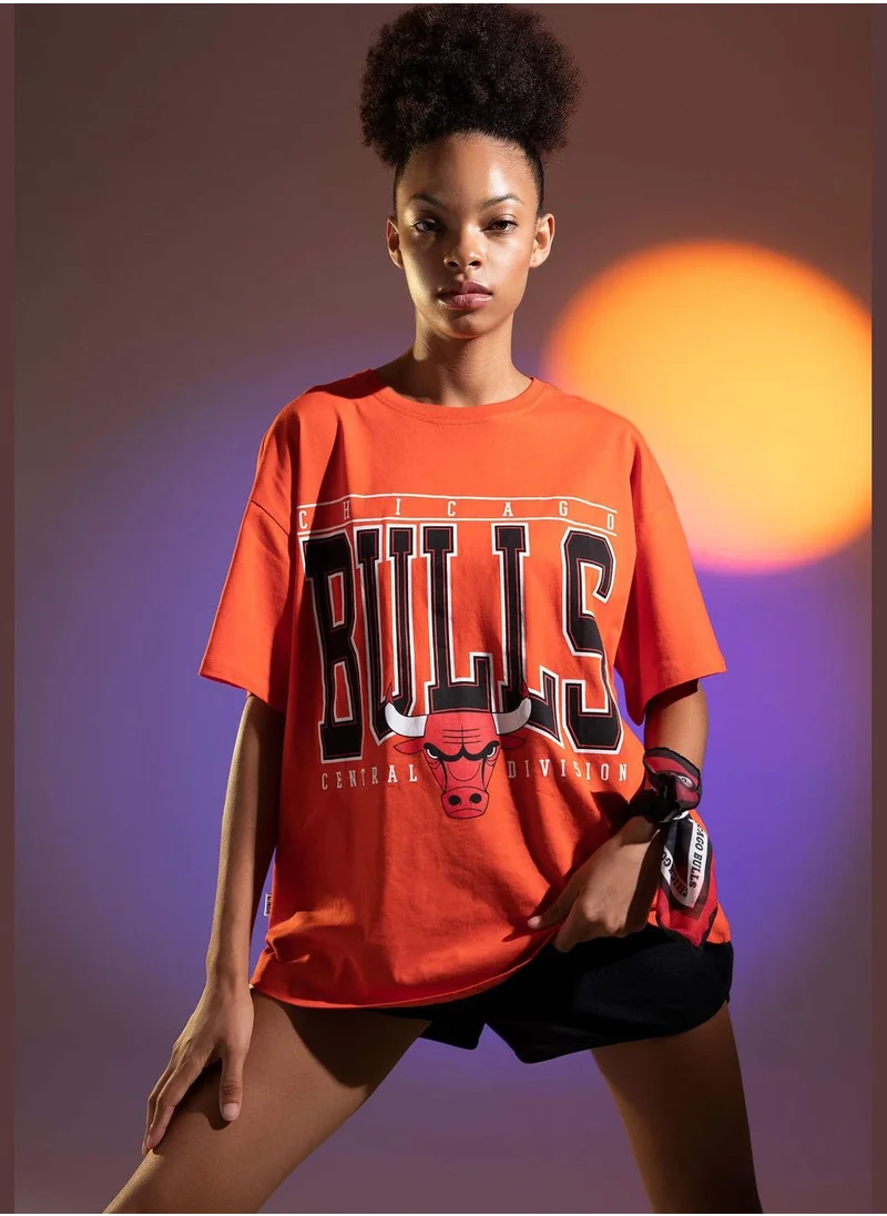 ديفاكتو Woman NBA Chicago Bulls Licenced C Neck Knitted Short Sleeve T-Shirt