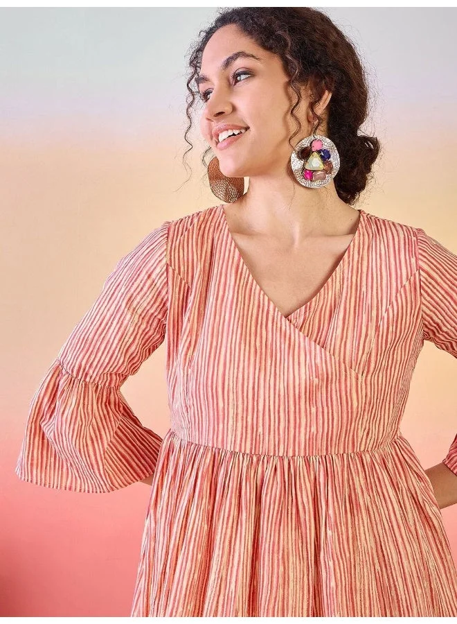 أيه كيه إس تونيك قطن بأكمام واسعة وياقة على شكل حرف  ومخطط